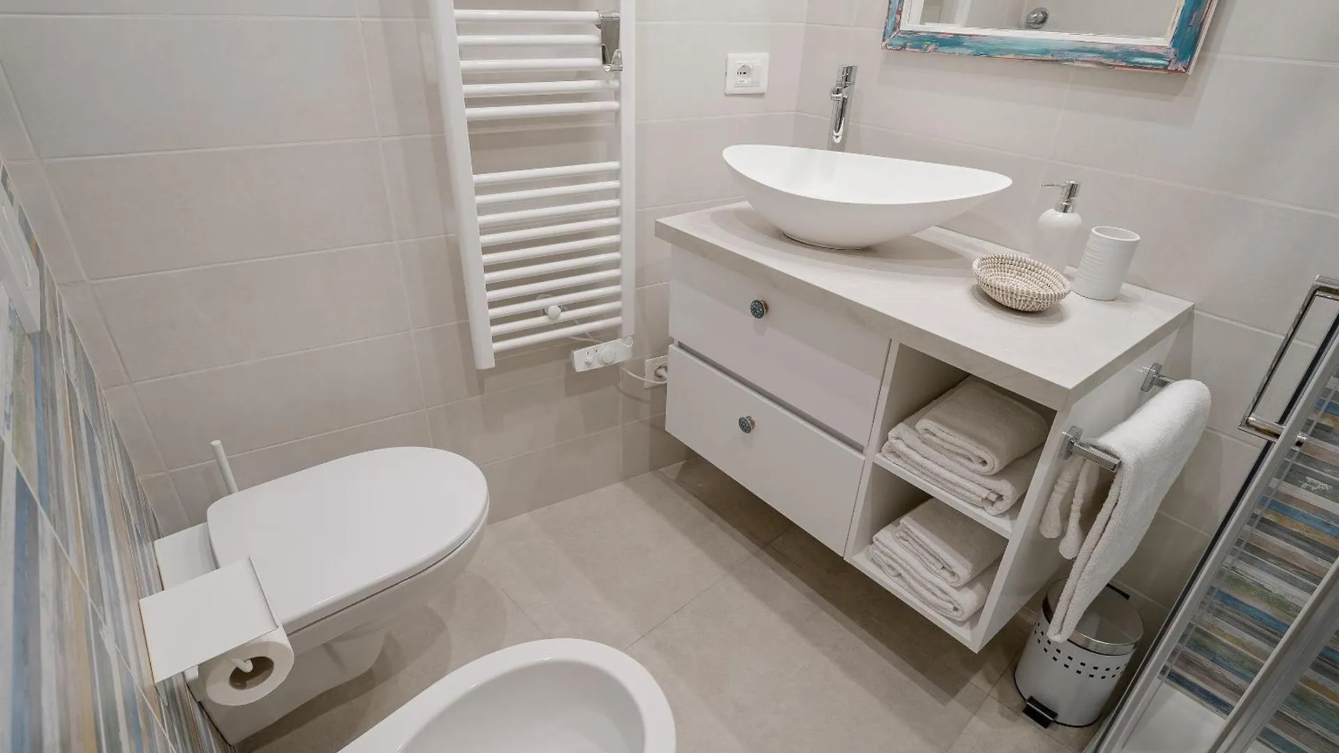 Apartment Azurea Home Central & Roomy Flat Sanremo Italy