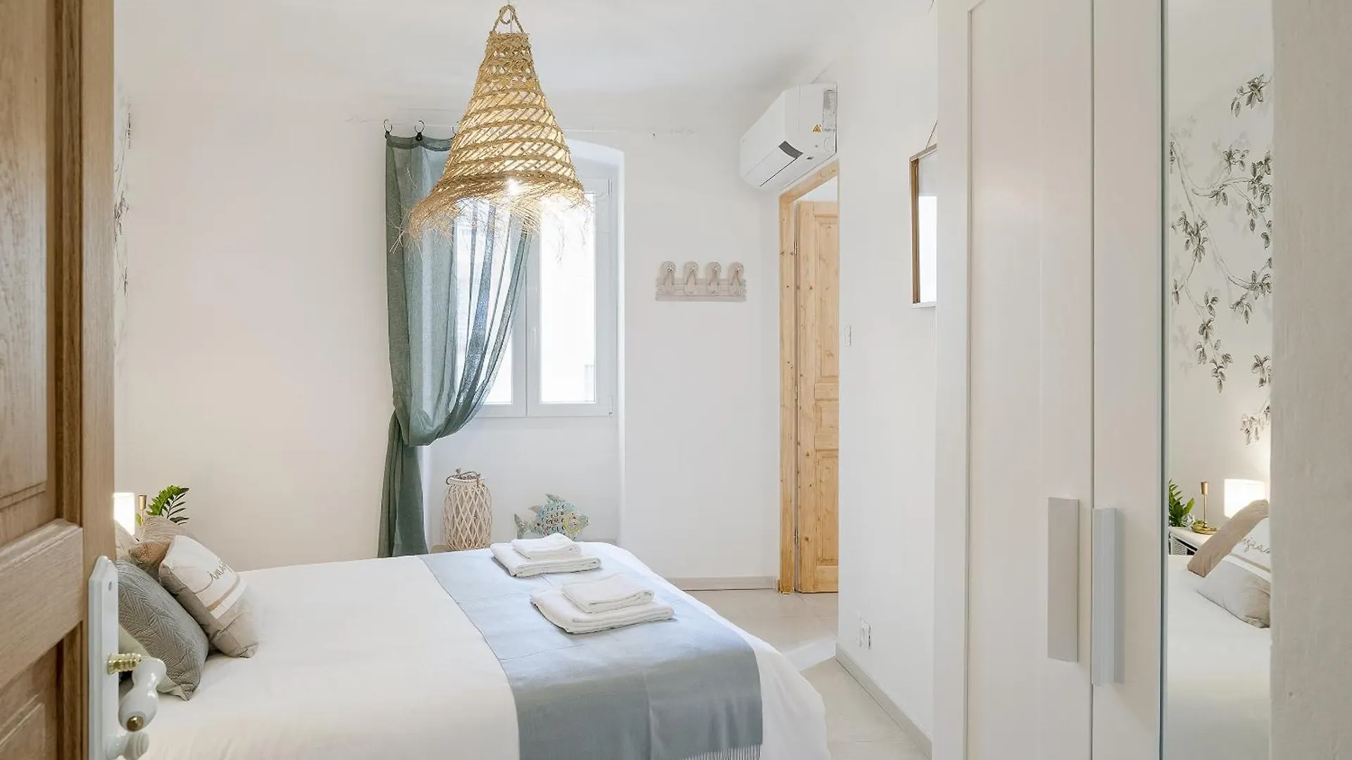 Azurea Home Central & Roomy Flat Sanremo Lägenhet